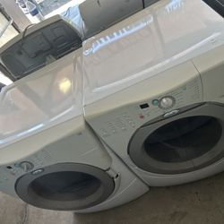 Whirlpool Washer And Gas Dryer 
