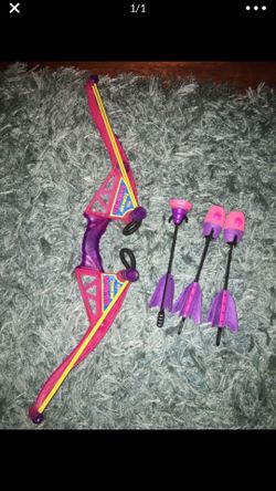 Kids zing bow and arrow game