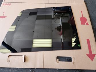 Back Glass Nissan Titan (Driver Piece)