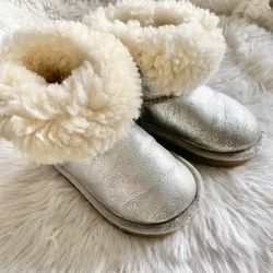 UGG Baby Toddler Boots Size 6