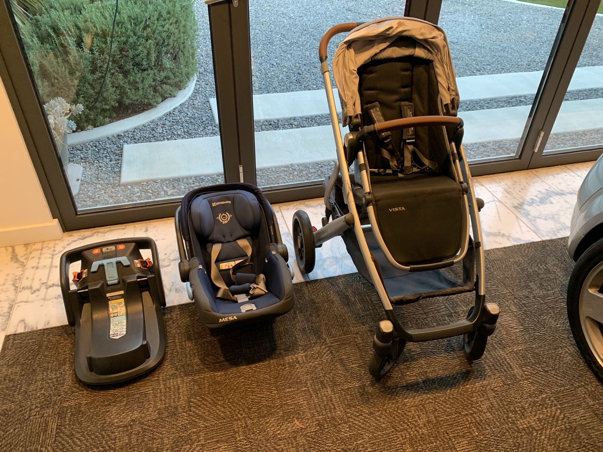 Uppababy vista stroller and mesa car seat
