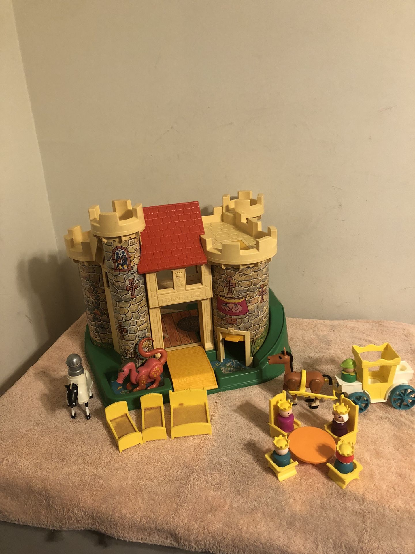 Vintage 1974 Fisher Price Little People Play Family Castle #993 Complete