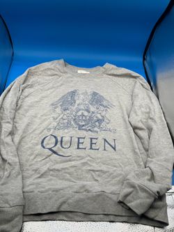 Treasure & Bond Queen Crest graphic gray sweatshirt size Medium