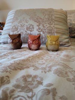 OWL FIGURINES. 3 COLORS 15 Total 