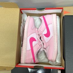 Size 2Y Nike Dunk Low