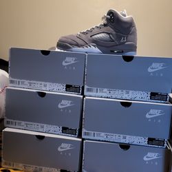 Jordan Wolf grey 5 sz 5y, 5.5y, 6y