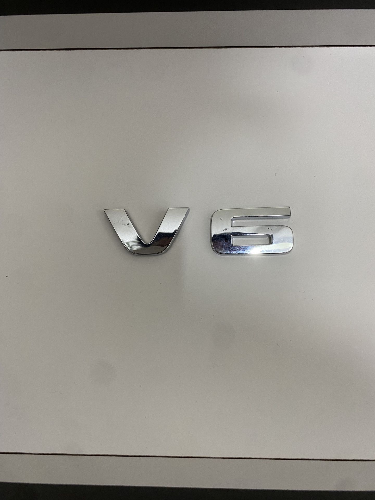 20 21 22 KIA TELLURIDE V6 REAR GATE EMBLEM LOGO BADGE SYMBOL SIGN USED OEM A5