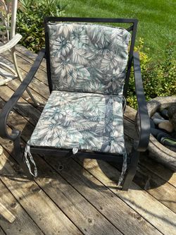 Outdoor chair with cushion