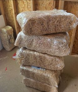 Hay 8 bundles