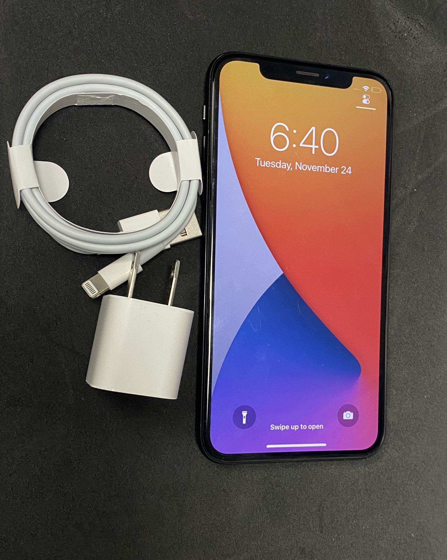 Factory unlocked apple iphone X 64 gb, store warranty!