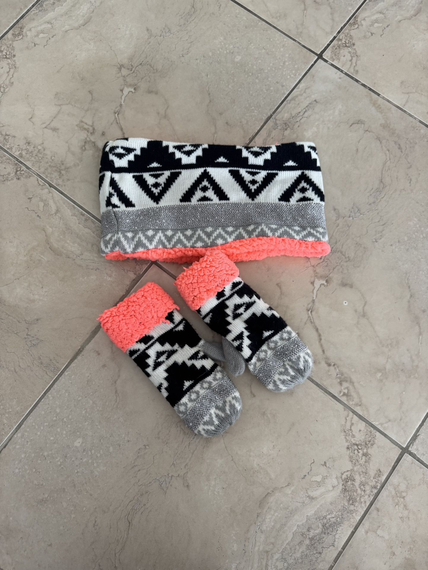 mitten and neck set