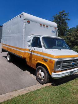 Chevy box truck van