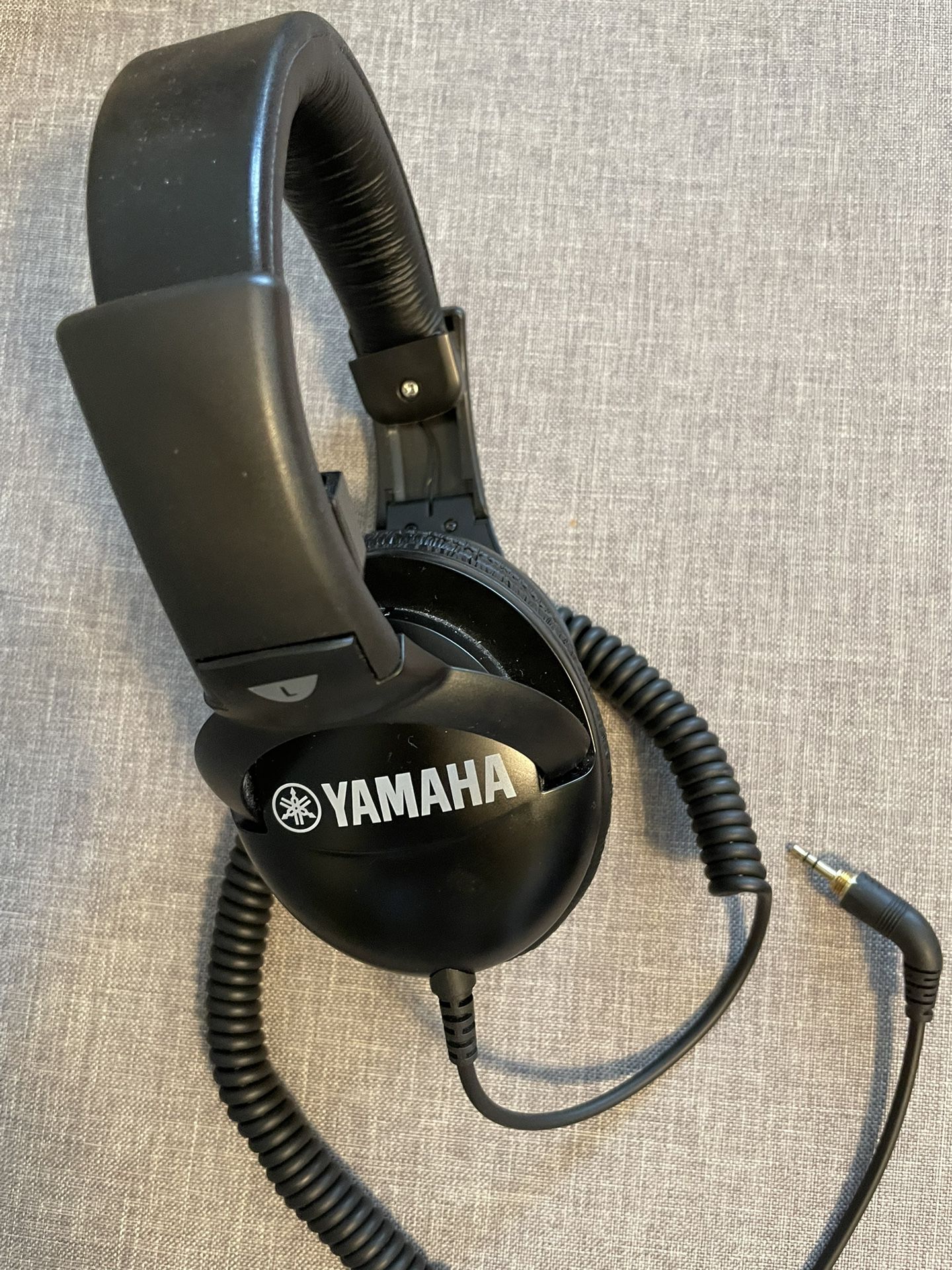 Noise Canceling Yamaha Headphones. 