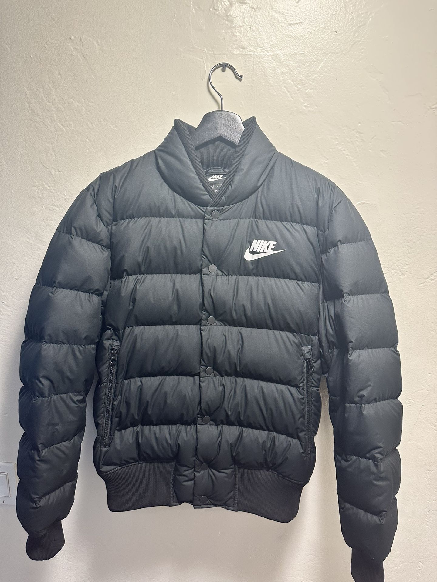 Black Nike Puffer Jacket Men’s Small