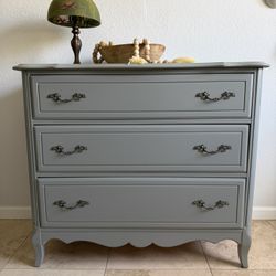 Elegant French Style Dresser – Sage Green – Lined Drawers – 40”