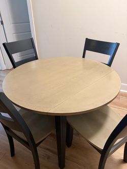 Round Dining Table with 4 Chairs