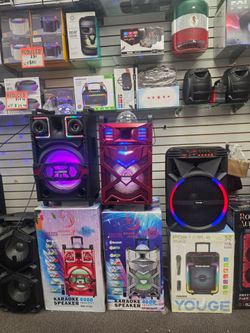Speaker sale Bluetooth and wireless great for karaoke 🎤 party with mic  cash offer starting at $99