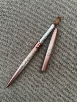 Acrylic nail brush / nail technician