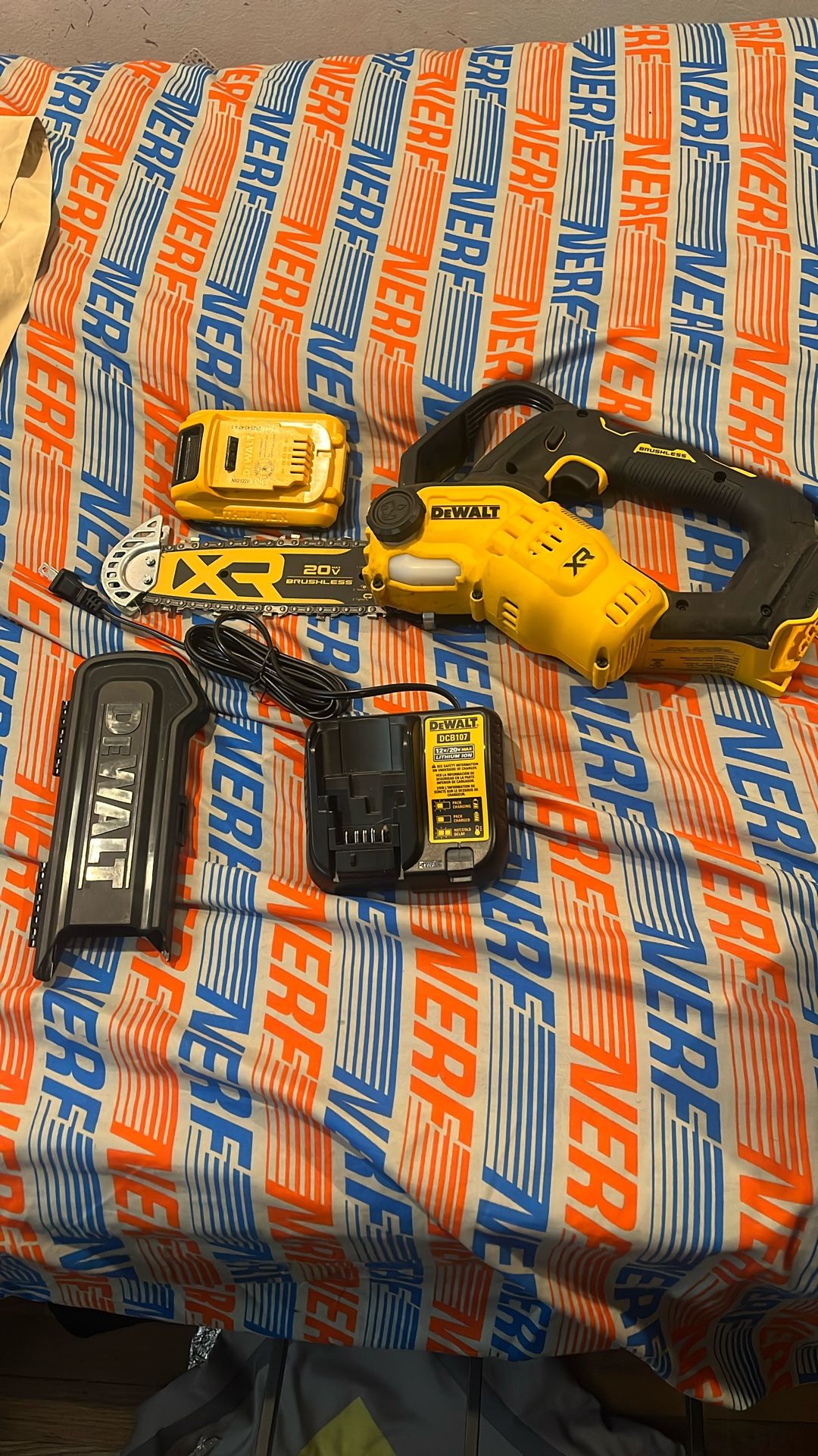 DeWalt Cordless Power Saw With Charger And Battery