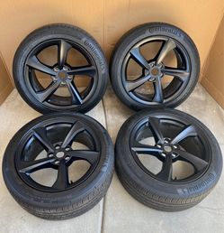 2025 Tesla Model Y Juniper 19" OEM Crossflow Wheels Rims Tires TPMS Aero Covers Excellent Condition! These wheels are like new with no curb rash/scrat