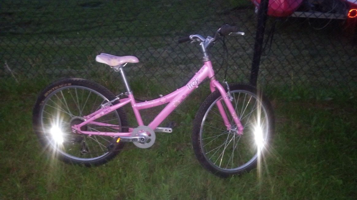 Trek Mt220 Mountain Bike 24 Inch Wheels EXCELLENT QUALITY