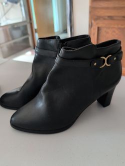 Ladies boots size 9
