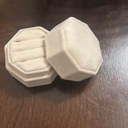 Ring box