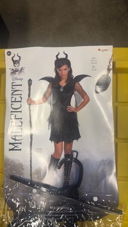 Maleficent size jr. 7-9 in good condition missing the crown