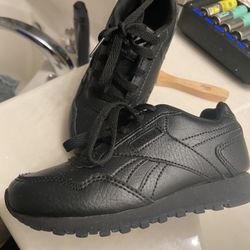 Boys Black Reebok Size11