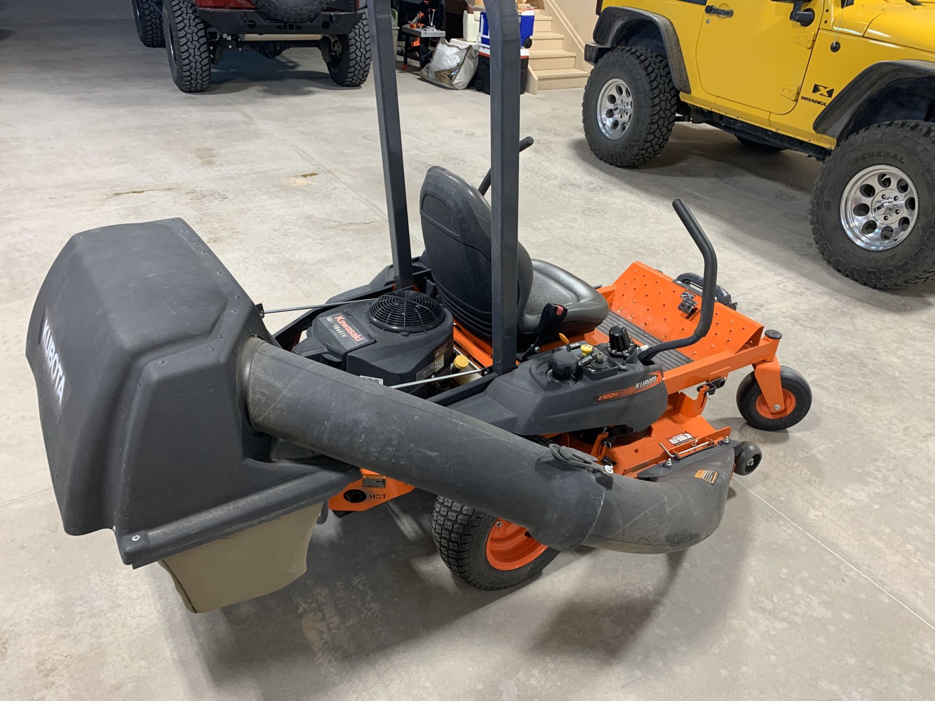 2017 Kubota Z122R with Grass Catcher for Sale in ELEVEN MILE