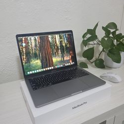 MacBook Pro 13” 2019 – i5 / 8GB / 256GB – Excellent condition with box.