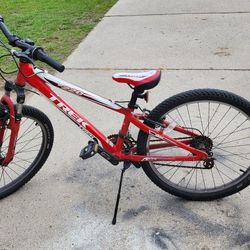 TREK YOUTH MOUNTAIN BIKE