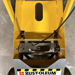 Máquina de marcado de líneas de rayas Rust-Oleum (contact info removed) de alto rendimiento, 9" x 27,5", amarillo