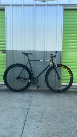 FIXIE BIKE /SIZES TIRES 700” /SIZE FRAME MEDIUM