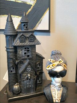 Halloween Haunted House & Skeleton Bust Decor Set