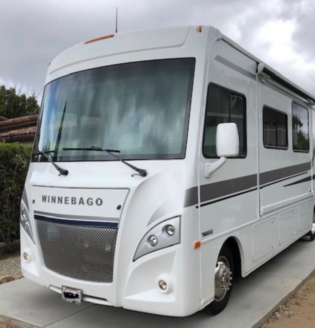 2018 Winnebago Intent 30R โ Only 5,500 Miles!