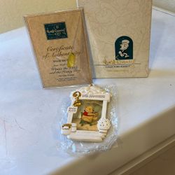 Walt Disney Collectors Society Ornamentsl Winnie The Pooh  1995 Collection. 