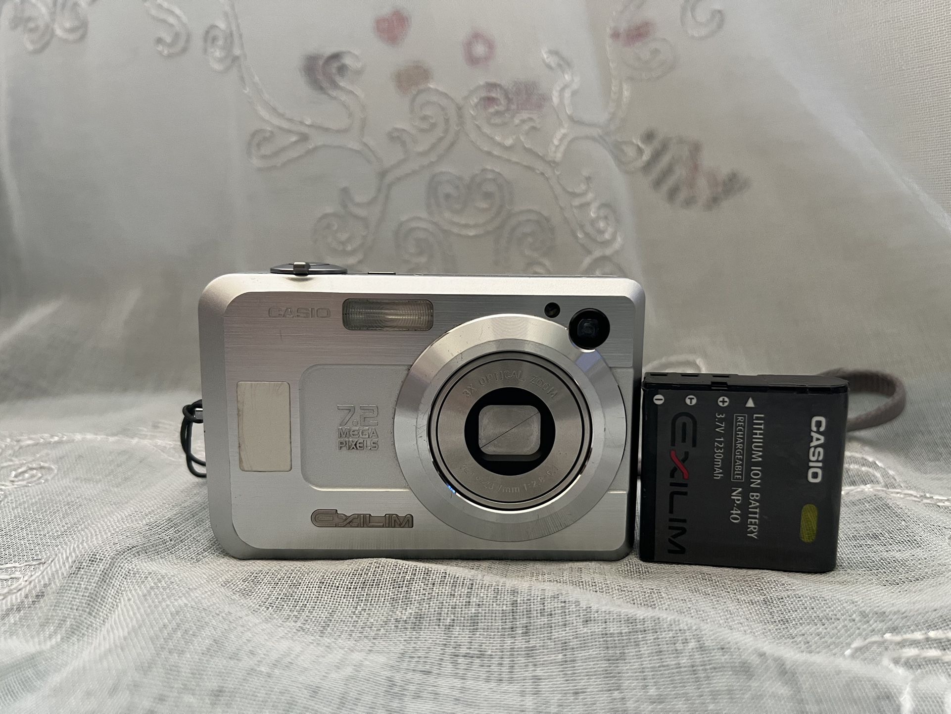 Casio Exilim EX-Z750 7.2MP Compact Digital Camera