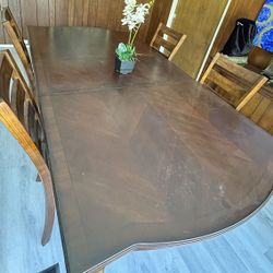 Extendable Dinning Table With 4 Chairs 