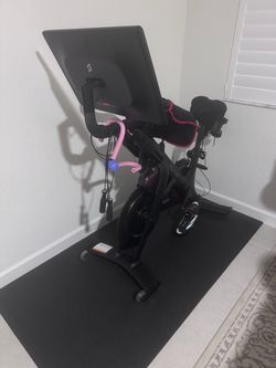 Peloton bike with rotating screen