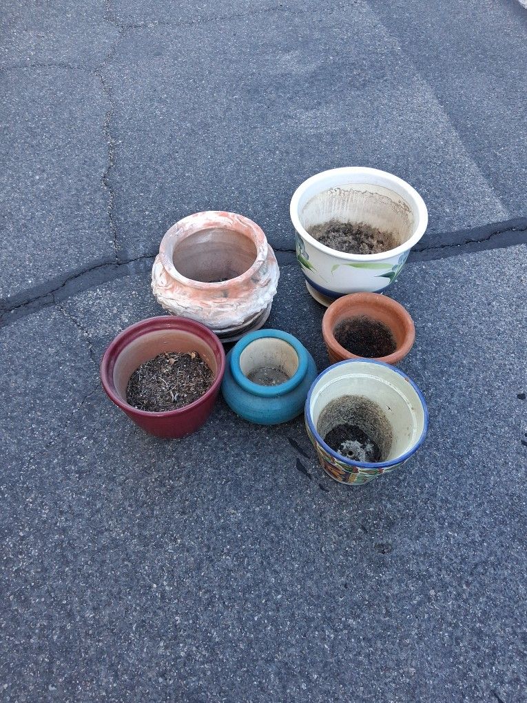 Lot Of 6 FLOWER POTS