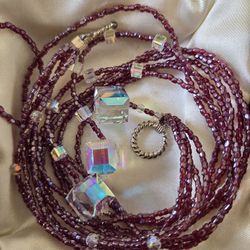 Necklace and bracelet set color it could be garnet or rubi very elegant set