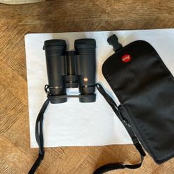 Leica Binoculars. In Like New Condition 