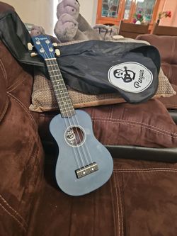 Penguin Guitar