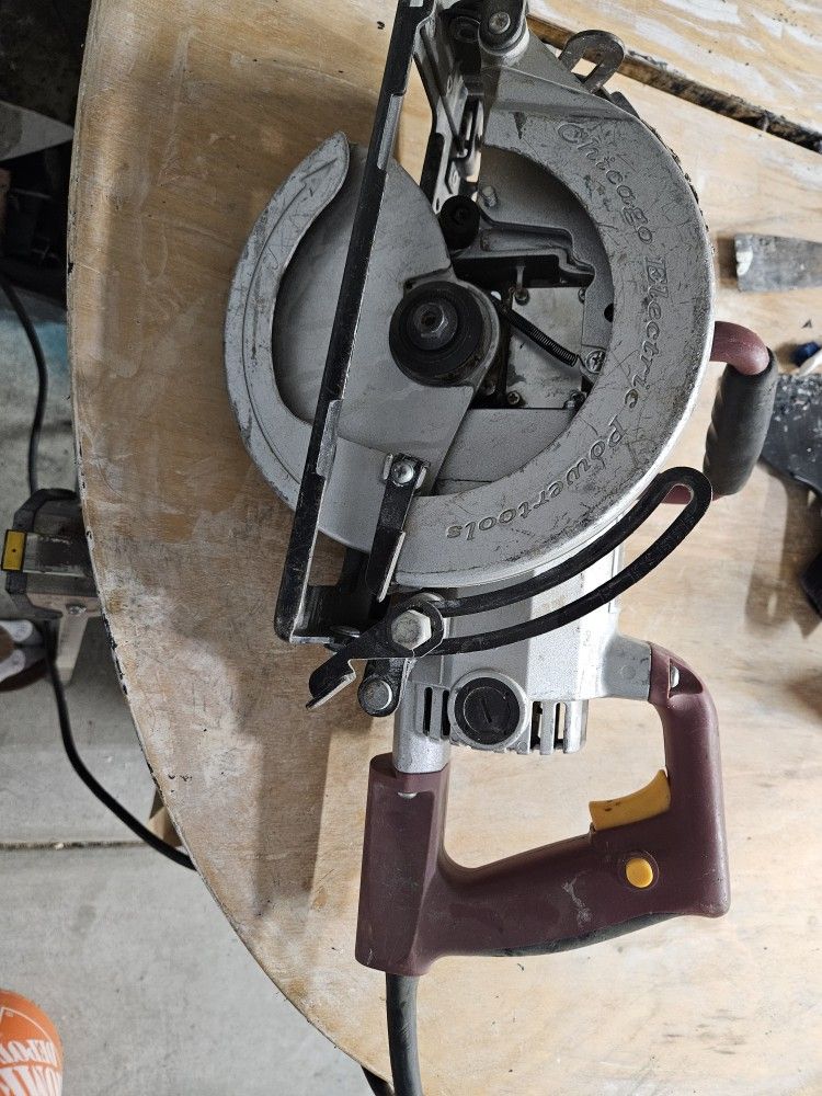 Chicago Electric 7-1/4" Worm Gear Drive Circular Saw