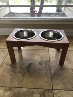 Dog food stand