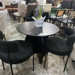 Brand new set of 4 31.5 Inch Round Dining Table whit 3 Dining Chairs  $250  Warehouse Address: 2745 Boone st  Columbia sc 29204 Behind DOLLAR TREE 【Fi