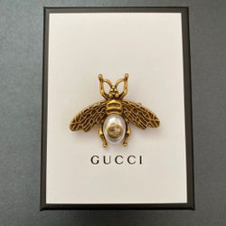 Antique gold finish Hallmarked Double G Bumblebee bee brooch with white Pearl