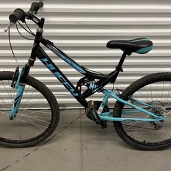 Women’s 26 inch puffy dual suspension road bike good condition