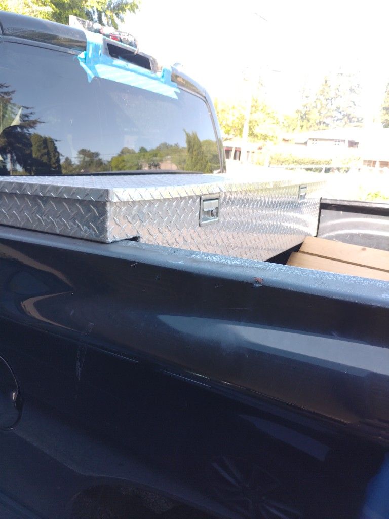 Dodge Ram 1500 Tool Box